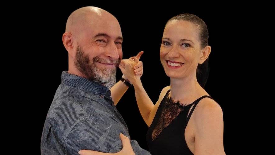 professeur de tango argentin de danser à castanet avec sa partenaire tanguera marie